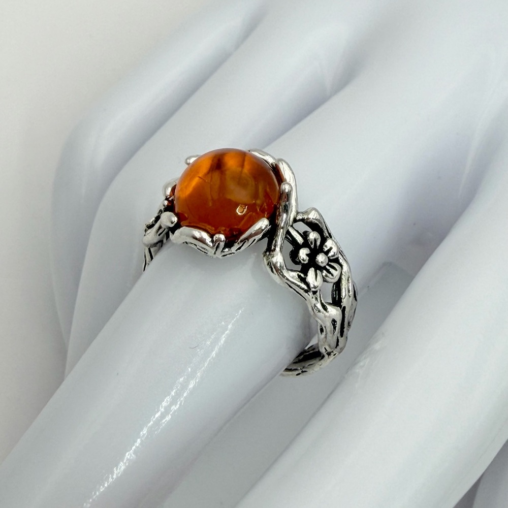 SILVER TONE RESIN RING